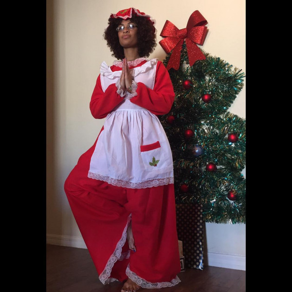 5 trào lưu tập Yoga mùa Giáng Sinh đang "làm mưa làm gió" mạng xã hội